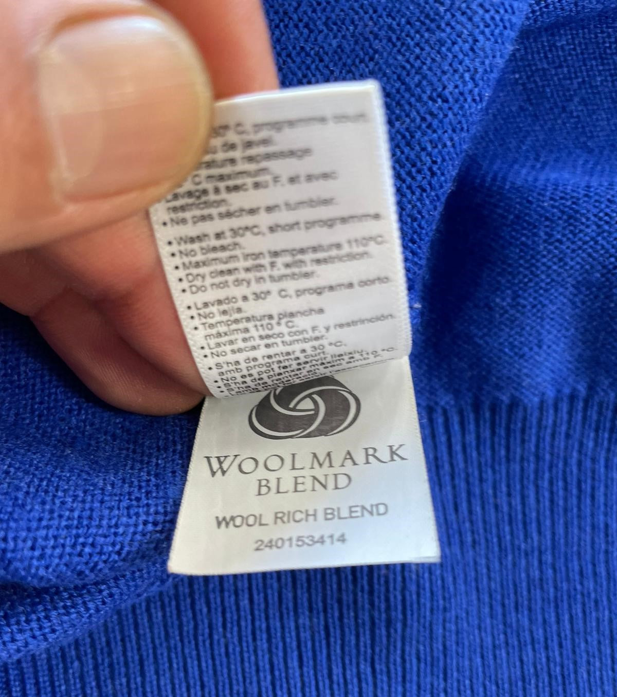 Pull col V Lacoste Réf. 02537